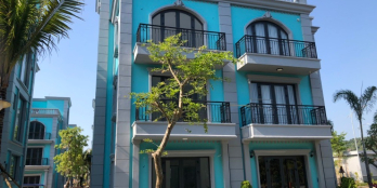 Ngộp -  Khu Biệt Thự Gần Biển Gần Sân Bay Gần Tất Cả - Giá Rẻ - Gọi: 0935633683