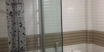 Tôi muốn bán căn nhà hẻm 215 Nguyễn Xí. 2MT sau lưng Công Viên