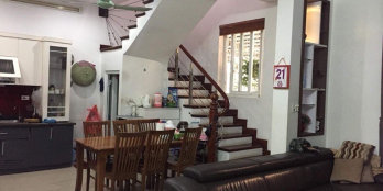 Bán nhà đẹp Thịnh Hào giá hợp lý : 2.95 tỷ, 27.5m, 5 tầng, mặt tiền 4.37m, nở hậ