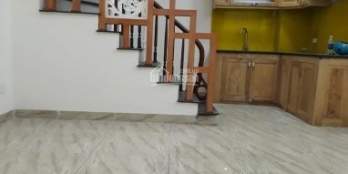 Cần bán nhà Phố Nguyễn Chính, 2 mặt thoáng. DT 32m x 4 tầng, MT 4.2m. Giá 2.45ty