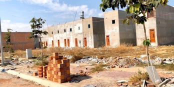 Bán gấp lô đất gốc 2 mặt tiền _ sổ hồng sang tên công chứng liền