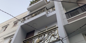 Kẹt tiền làm ăn bán gấp nhà mới xây hẻm xe hơi đường Bình Thới Q11