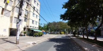 Cần tiền bán gấp căn hộ 45m2.  4 phòng, lầu 4.  Xung quanh là công viên.  970 tr