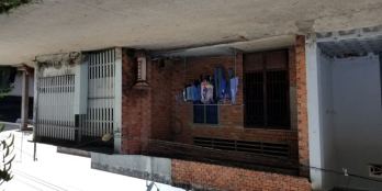 nhà ở có 2 căn nhà liền kề, thuộc trung tâm thị trấn long thành