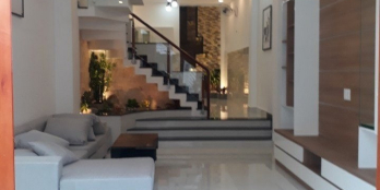 Cần bán gấp nhà ngay góc hẻm lớn Nguyễn Tri Phương, Q10, 3 lầu ở liền