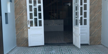 Bán căn nhà 1 trệt 1 lầu 2WC 2PN 1PK, giá 2 tỷ 2 có thương lượng ít.