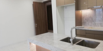 Chính chủ bán gấp 2PN 72m2 Kingdom101 view đại học. Giá 5.350 tỷ bao hết.