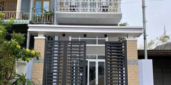 Do định cư nước ngoài bán gấp nhà nằm ngay chợ Hưng Long - Bình chánh