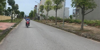 Tôi cần bán rất gấp A2.4 lk7-100m nhìn trường Victory thăng long ,lh : 0983.39.3