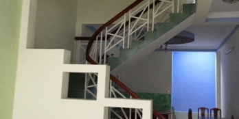 bán nhà 1 trệt 1 lầu HXH trong khu dân cư sầm uất kế bên chợ đầu mối Hóc Môn