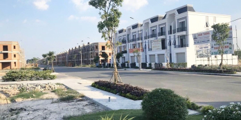 Chủ ra căn nhà 1 trệt 2 lầu kế chợ Búng giá chỉ 2tỷ9