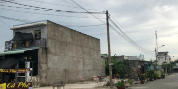 Tôi còn lô đất 2mat tiền đối diện tiềm vàng chợ Long Cang shr cc