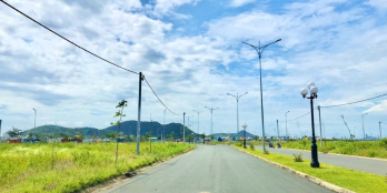 Hot! Duy nhất còn 3 nền mặt tiền đường 30m cổng chợ đêm, sổ đỏ sang tên liền.