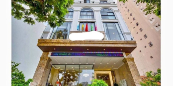 BÁN GẤP KHÁCH SẠN 2* NGUYỄN KHÁNH TOÀN 45P LN 2.6TỶ/NĂM lh0972833126