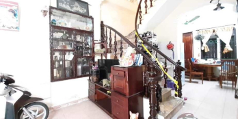 Mua nhà trong ngõ làm gì, CC bán nhà mặt phố Bạch Mai sầm uất, nở hậu 40m2 chỉ 5