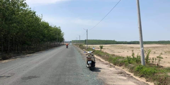 Chính chủ bán gấp 750m2 đất mặt tiền đường nhựa 8m giá 655 triệu , sổ rieng