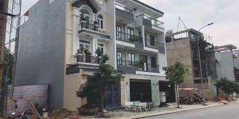 BÁN GẤP LÔ ĐẤT MẶT TIỀN ĐƯỜNG KINH DOANH GẦN VÒNG XOAY TRẦN VĂN GIÀU, SHR