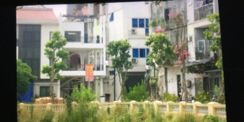 Cho thuê nhà kinh doanh viu hồ nguyên căn mới toanh .Phù hợp văn phòng ,cà fe...