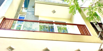 Cho thuê nhà 3 tầng đường Đức Lợi, 6 phòng, 5WC giá siêu rẻ gần Đống Đa