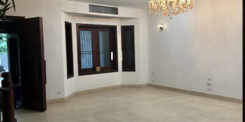 Bán nhà mặt ngõ Võ Chí Công, DT 78m x 4 tầng, 10.2 tỷ, kinh doanh