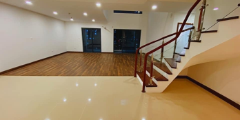 Bán căn hộ hoàng gia Duplex trung tâm Mỹ Đình,giá chỉ 30tr/m2.