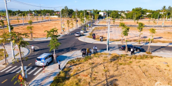 Bán gấp lô góc 2 mặt tiền ngay trung tâm, gần khu công nghiệp, chợ, trường học