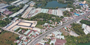 Gấp Gấp Gấp " Bán Lô Đất Nằm Ngay Mặt Tiền Đường Huỳnh Văn Lũy 42M " Giá Rẻ