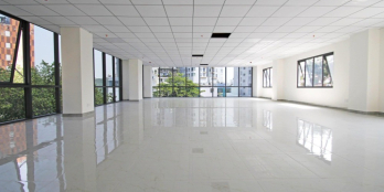 Cực hiếm. Sàn văn phòng 300m2 mặt phố Nguyễn Xiển. Chỗ để xe thoải mái.