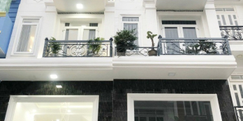 Bán dãy nhà phố 4 tầng, Nội thất cao cấp, Sát ngã 4 Hà Huy Giáp, Ô tô đi, SHR