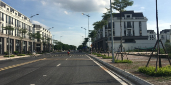 Khủng hoảng tài chính cần bán rất gấp 90m căn Shophouse Sông Hồng mặt 40m