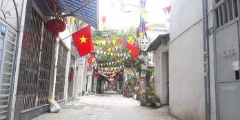 Ô TÔ đỗ cổng, từ phố 1 ngoặt vào nhà, 30 m2, 5 tầng, gần cầu Lủ