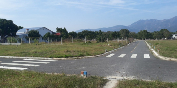 700 tr 1 lô đất full thổ ngay trung tâm huyện Cam Lâm cách biển 4km 5x19