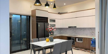 Biệt thự Châu Âu, Cầu Giấy. Vỉa hè, ô tô. DT 210m2 5T MT15m, 40 tỷ