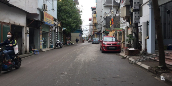 Sập công ty bán nhà trả nợ tại A45 phố Tư Đình Long Biên, oto vào tận nhà