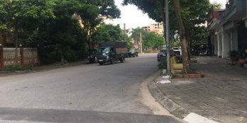 Thua lỗ nặng bán gấp 100m Tổ 7 Cự Khối mặt tiền 5m, ô tô vào nhà