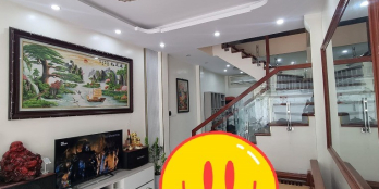 Nhà Dịch Vọng 37m2, 5T, ngõ rộng, đẹp như tranh, tặng nội thất xịn, 5.5tỷ