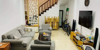 Nhà Hoàng Quốc Việt 52m2, 5T,lô góc, mới coong, khu dân trí, 5.8tỷ