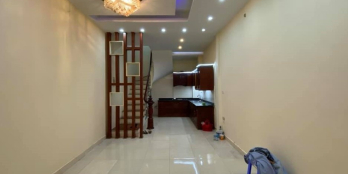 Tuyệt phẩm Lạc Long Quân 35m2, 5T, cực gần đường oto, dân trí cao, 4.3tỷ