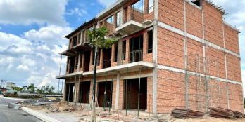 100m2 đất mặt tiền, sát vách khu công nghiệp, buôn bán kinh doanh ngay.