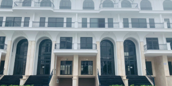 Bán căn shop T5 khu Đông Nam, DT 7x21, giá 27.5 ty, giao nhà ngay. LH 0906026660