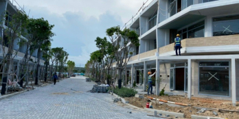 Shophouse 2 mặt tiền sổ hồng riêng cạnh sân bay Phan Thiết, TT 1.9 tỷ nhận nhà