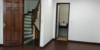 Nhà mới phố Yên Hòa 46m2 5 tầng mt 3.5m giá chào 5.7 tỷ.