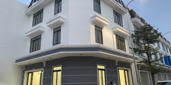 Nhà 1 trệt 2 lầu mặt tiền DT747 chợ Hội Nghĩa giá 2.9 tỷ SHR