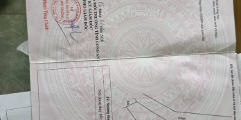 cần tiền cần ra gấp lô đất ngay trung tâm đức huệ