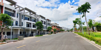 Bán Nhà Phố Ven Sông The Pearl Riverside 1,1 Tỷ 175m2 3 Lầu Ngay TT Bến Lức