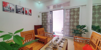 Bán rất gấp nhà đẹp dân xây tại 211 Khương Trung, sổ đỏ vuông đẹp, nở hậu.