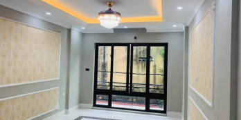 Bán nhà ngõ Ô tô vào nhà Cầu Giấy DT 52m2 MT 5.4m giá 8.7 tỷ Lh 0386380199