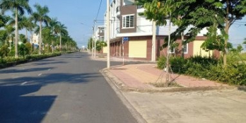 Ông Huy cần bán lô đất đối diện chợ mới Long Thành, có thổ cư, sổ riêng 150m2,