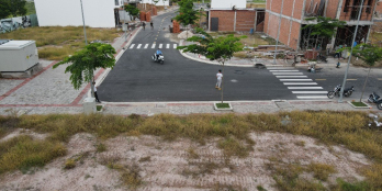 Bán lô góc ngã 4 trong khu Thương Mại Phú Chánh