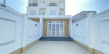 Bán Nhà Sân Vườn Cực Rộng DT 5x22m Đối Diện Vạn Phúc City